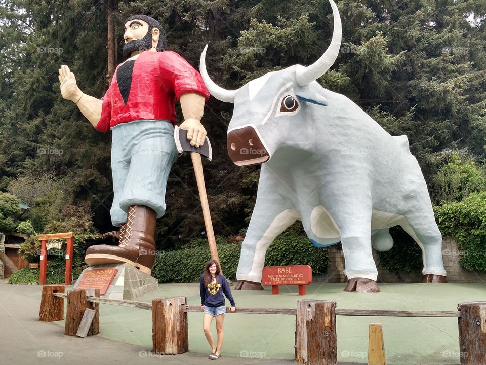 Paul Bunyon and babe. Trees of Mystery