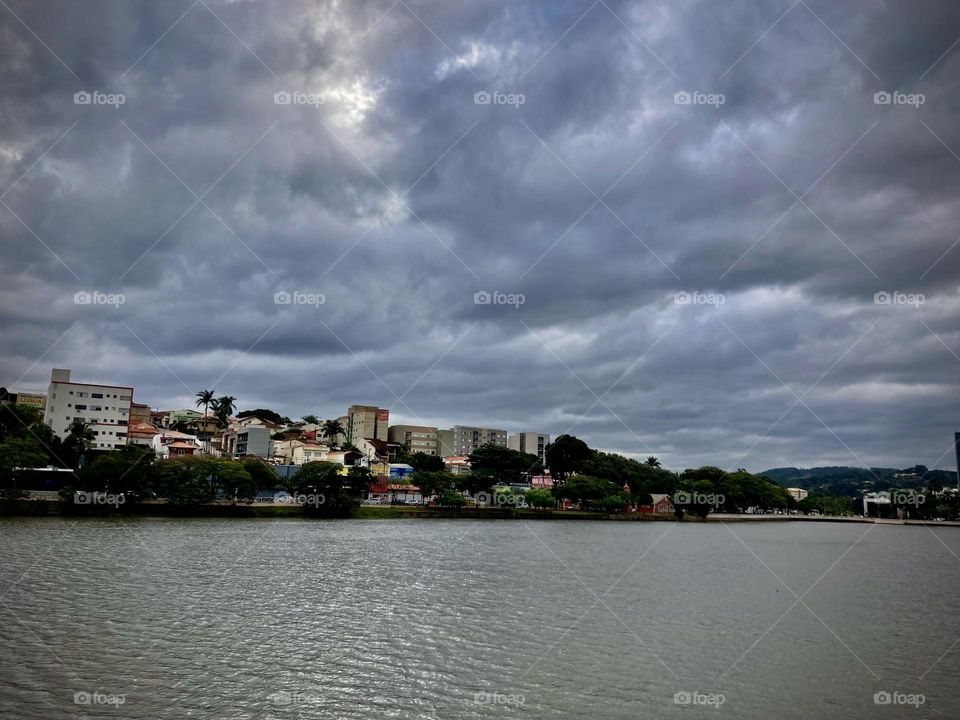 Lago do Taboão, 17h, em Bragança Paulista: nem um dourado, amarelado, bronzeado ou algo que lembre o sol no entardecer!

Tudo nublado. E frio…