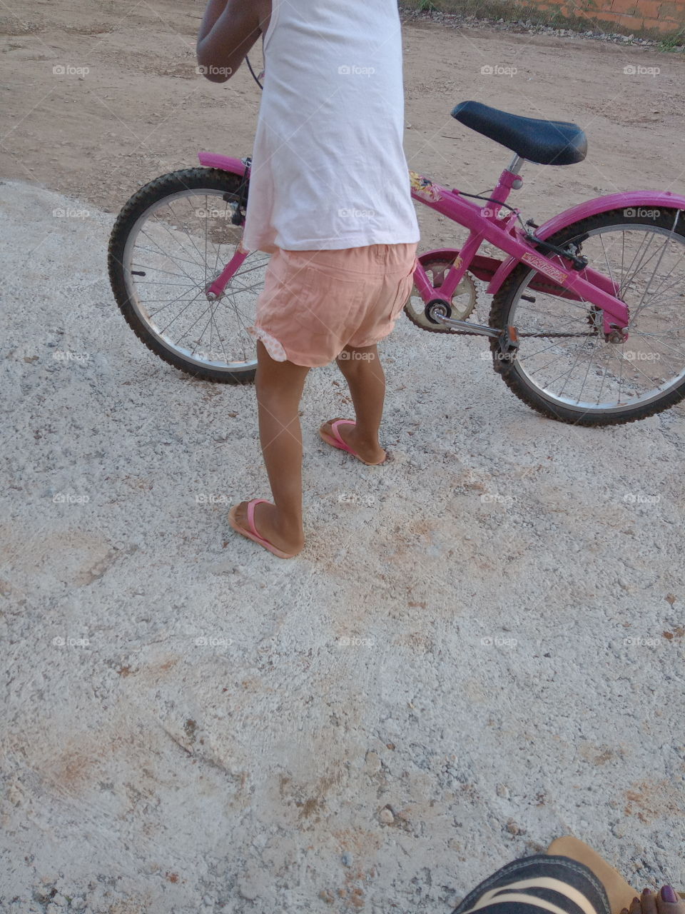 Criança e a bicicleta