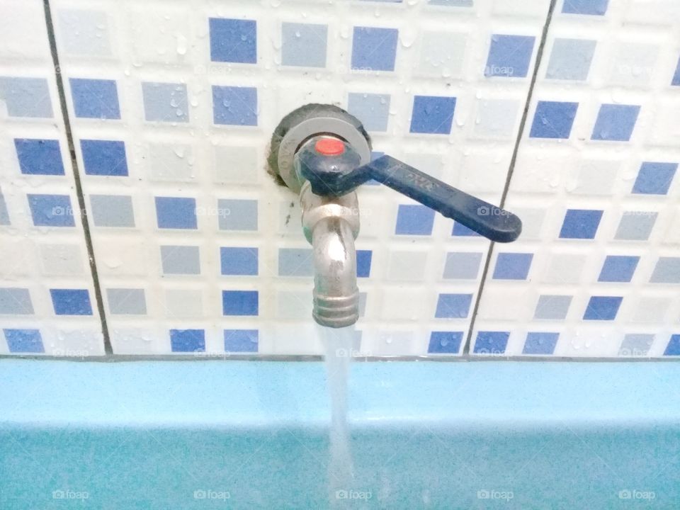 Water faucet is a tool to open and close water so that it can save water usage