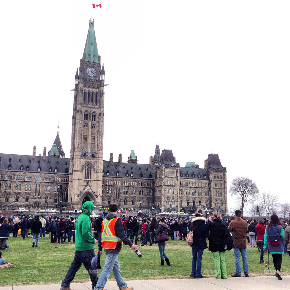 fill the hill 2013 on parliament hill for 420!