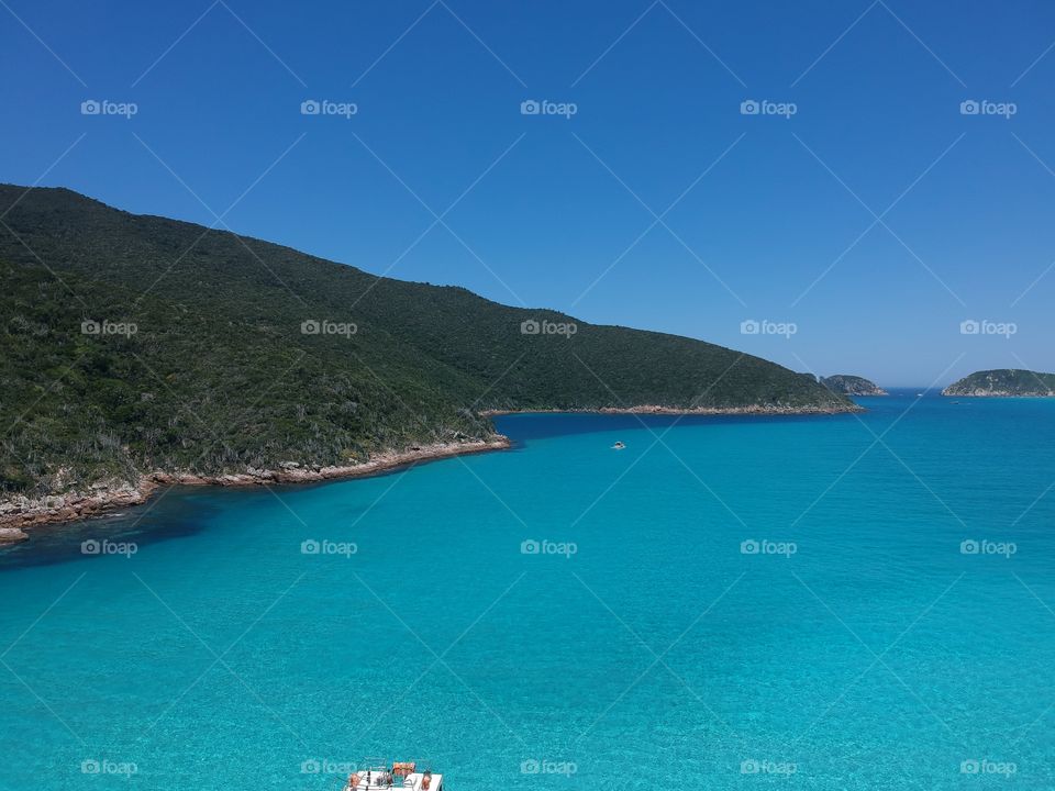 Paisagem aérea de Arraial do Cabo no Rio de Janeiro, Brasil. Lindo o azul do mar!