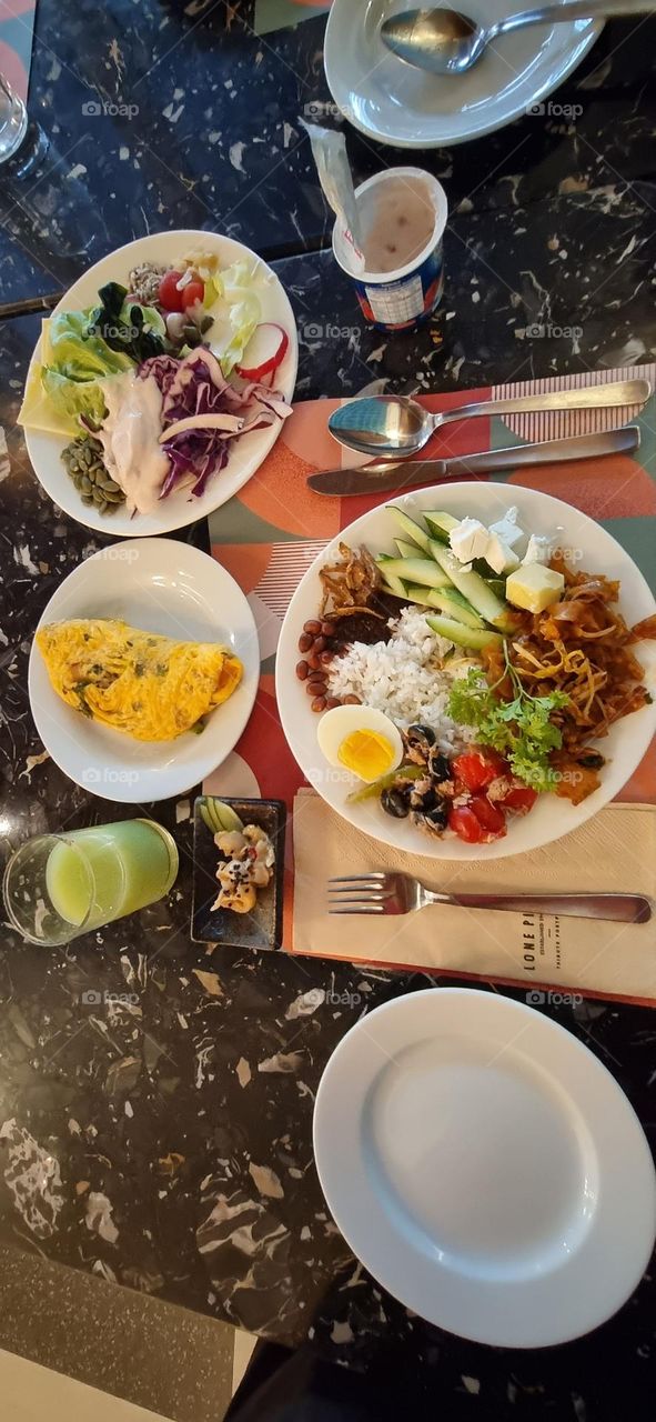 Breakfast at Lone Pine Hotel