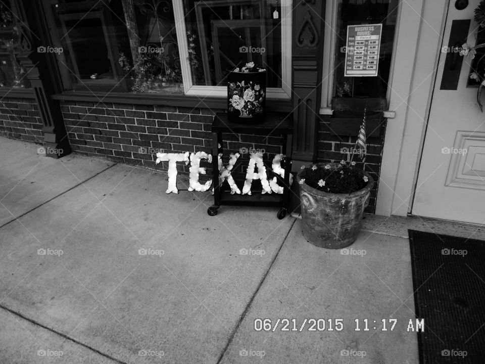 Texas  sign. this is a picture of a Texas  sign that I  saw  sitting in  front of a  gift  shop 