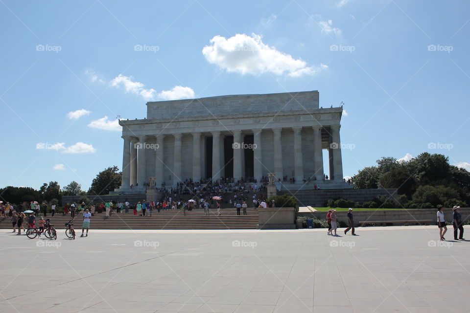 crowd at Lincoln Memorial