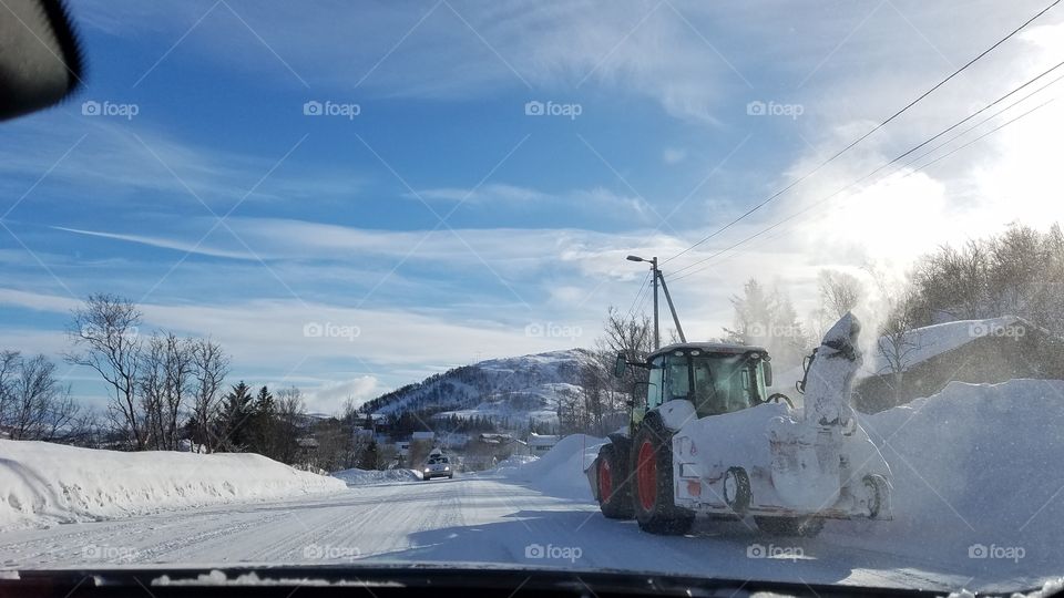 Snowplow machine cleaning road