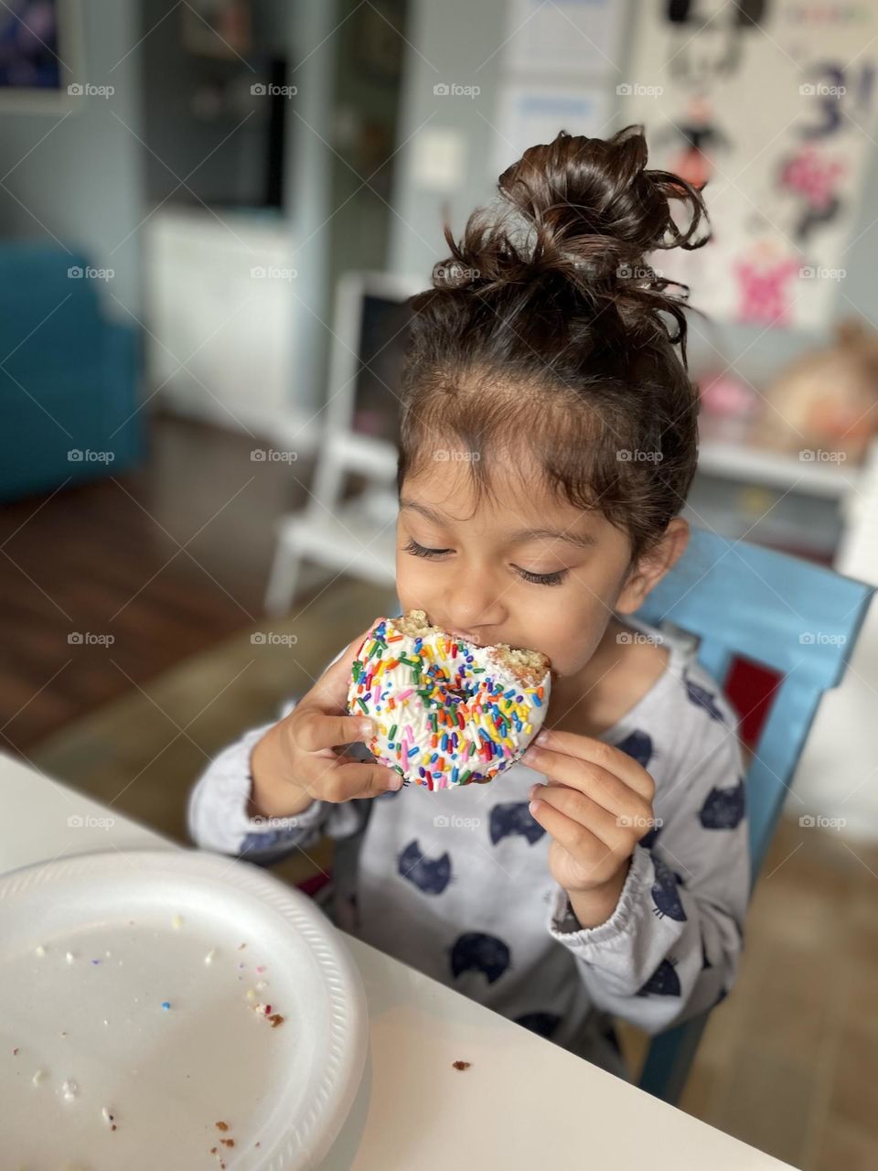 Toddler eats a big donut, toddler eating big donuts, toddler smashes face into donut, delicious donuts and kids 