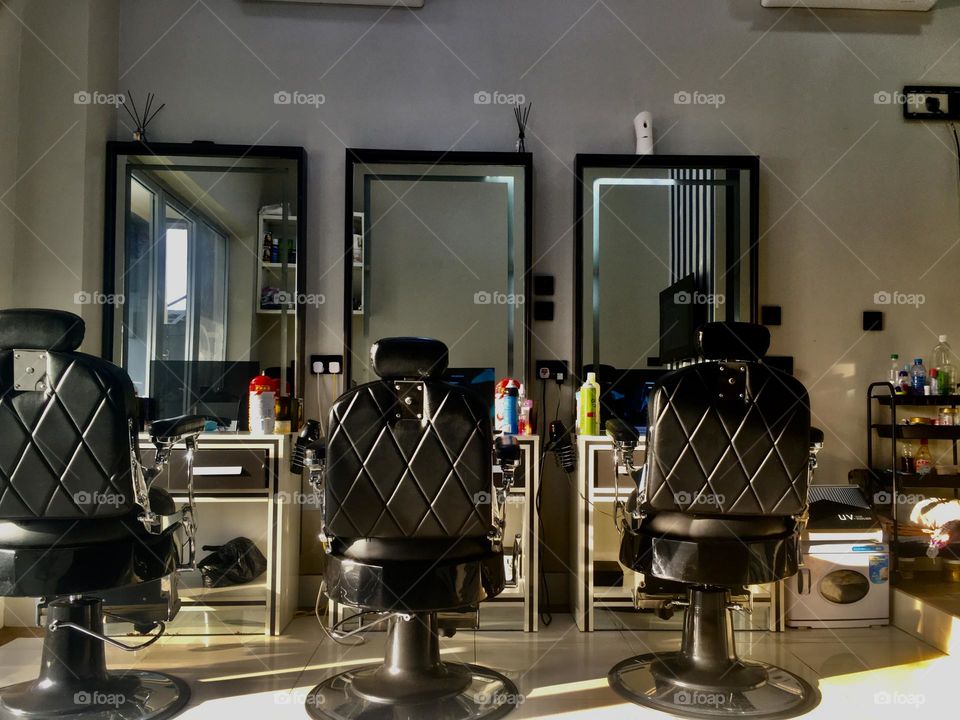 This is a nice barbing saloon that can give any gender clean beautiful look