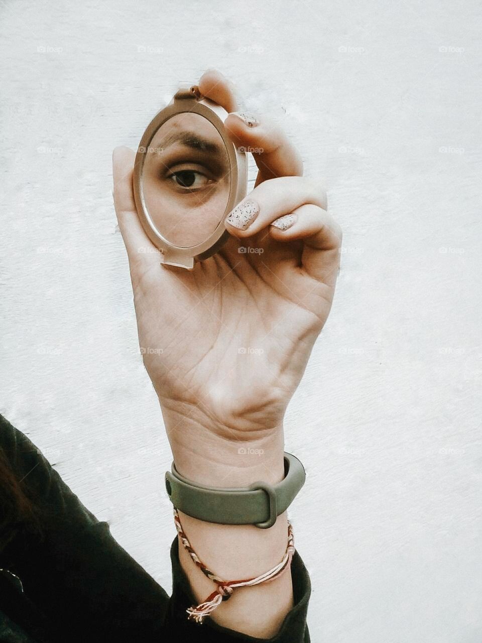 Original presentation of eyes without makeup