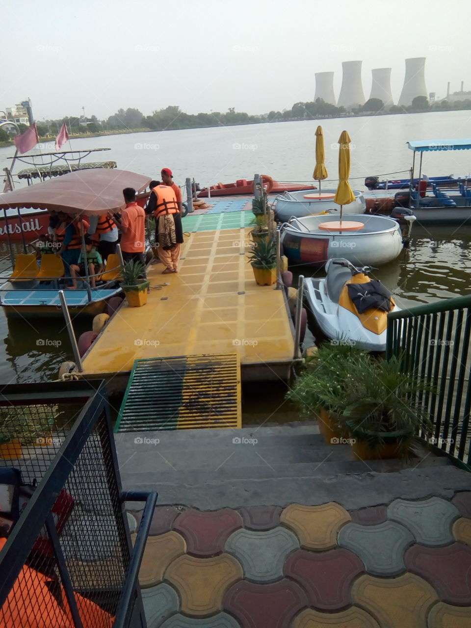 a beautiful seen  of lake in Bathinda city.