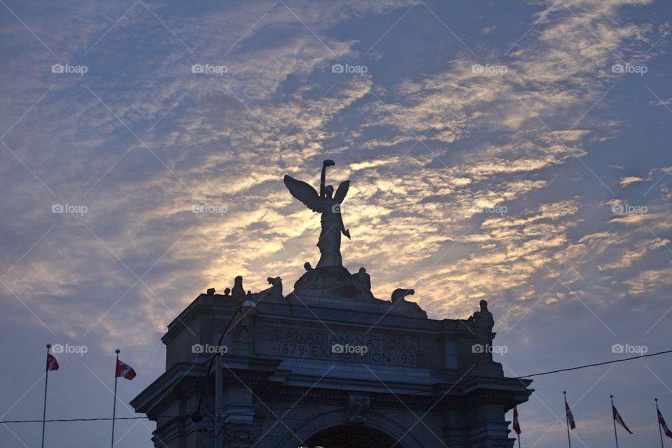 Sky
Cloud
Light
Statues