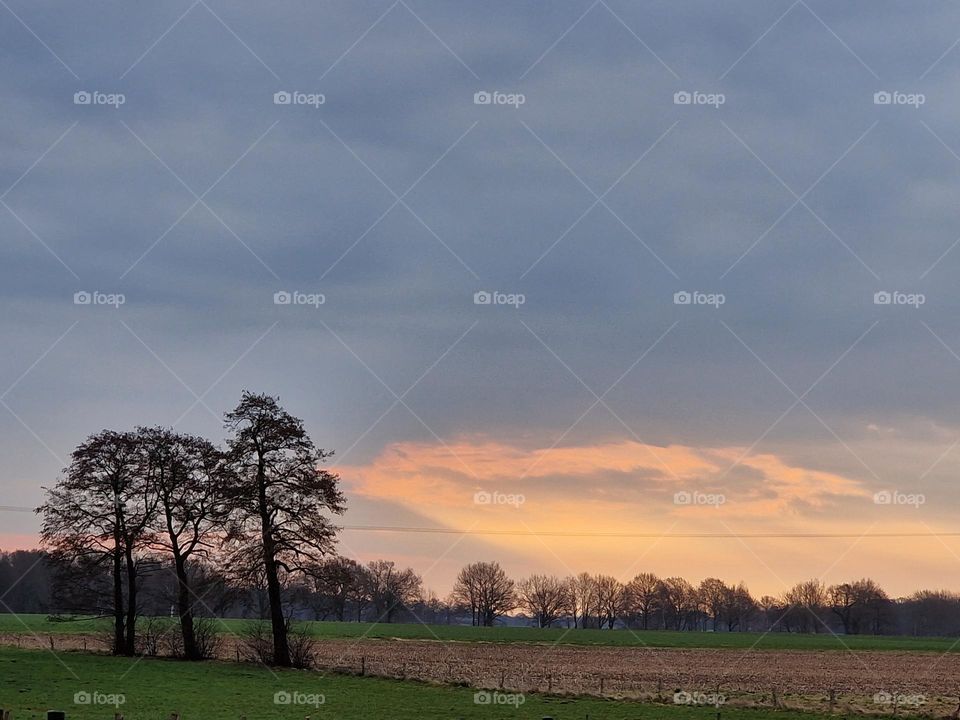 Sunrise in a circle cloud