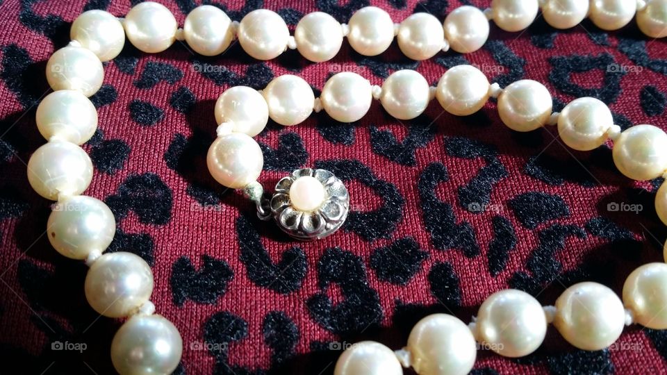 pearls with silver lock. lovely necklace with silver lock, vintage