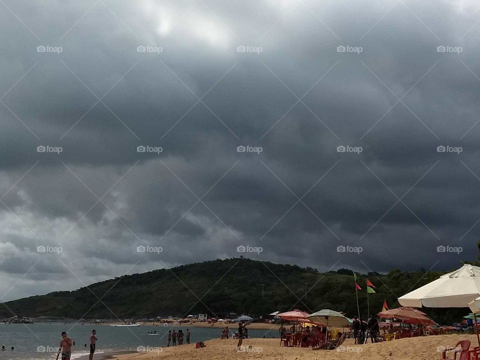Tempestade na praia de Guarapari