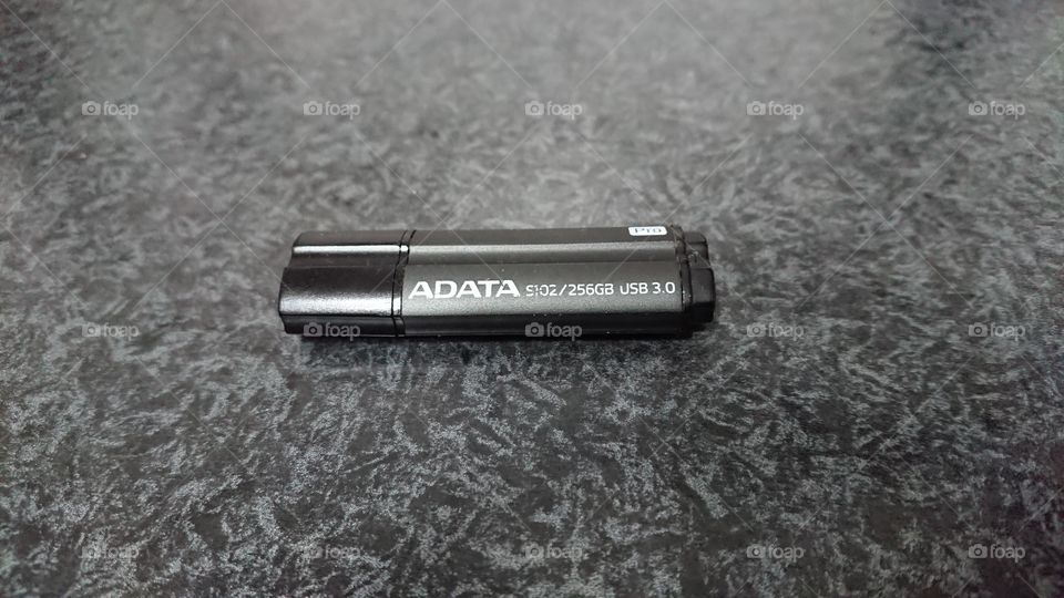ADATA FLASH DRIVE 256GB