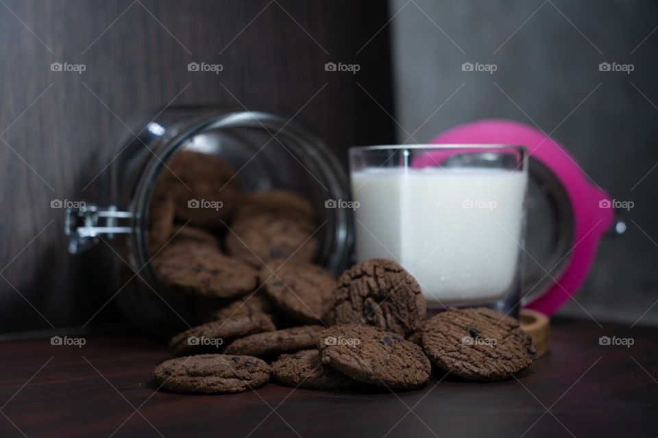 cookies and a glass of milk