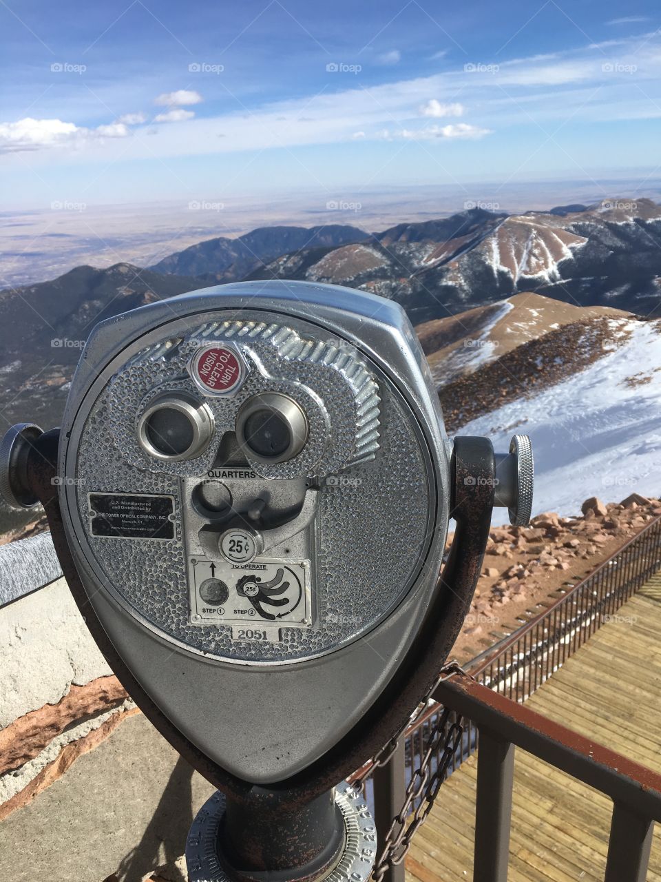 Binocular viewer from the mountain top