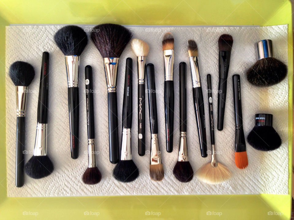 MAKEUP BRUSHES ON A TRAY