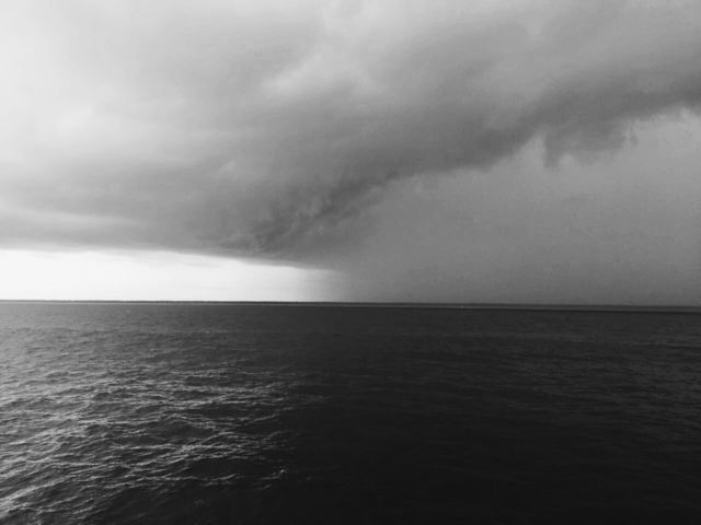 вода море