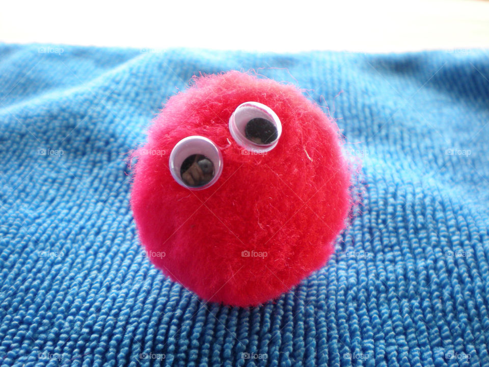 A little ball of fluff with googly eyes... Enjoy!