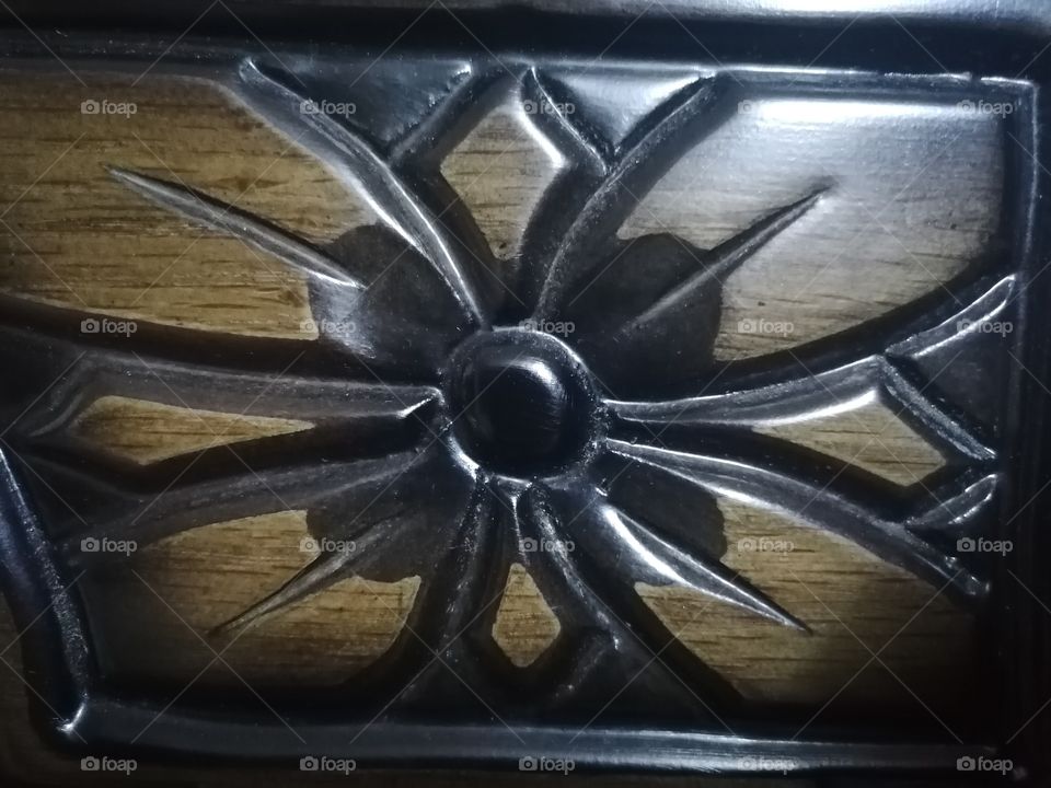 وردة من خشب