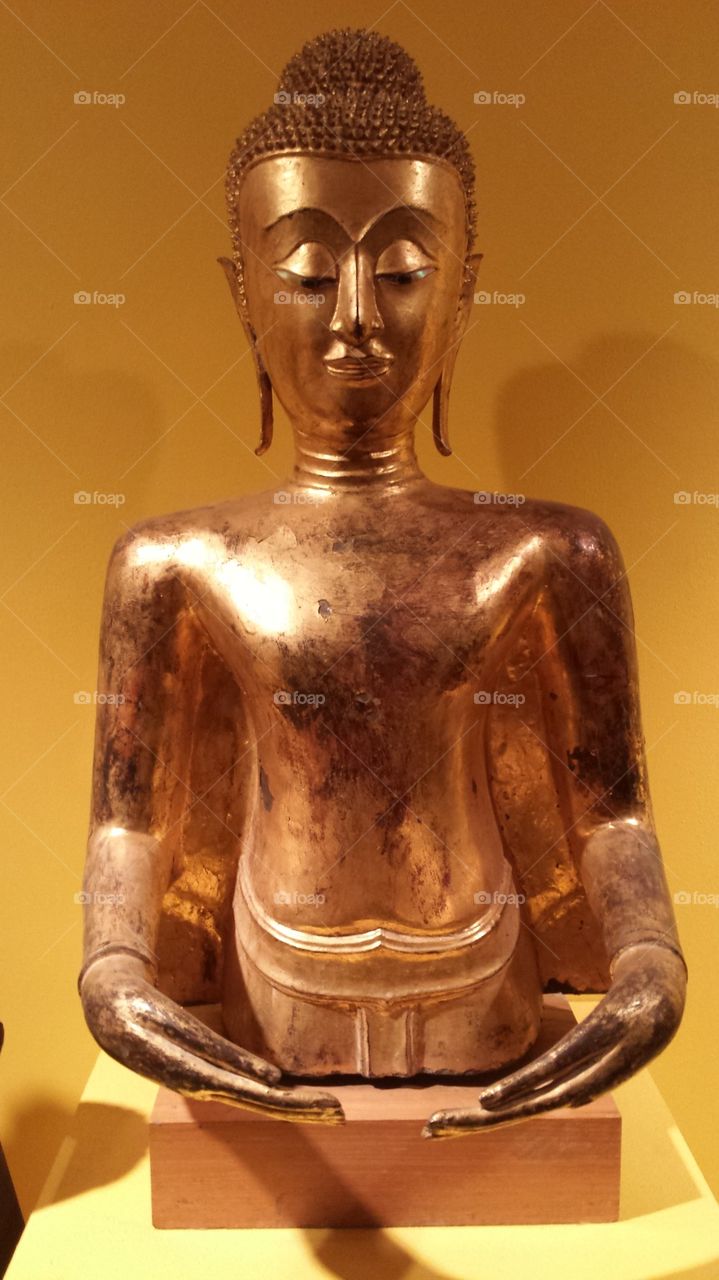 gold statue