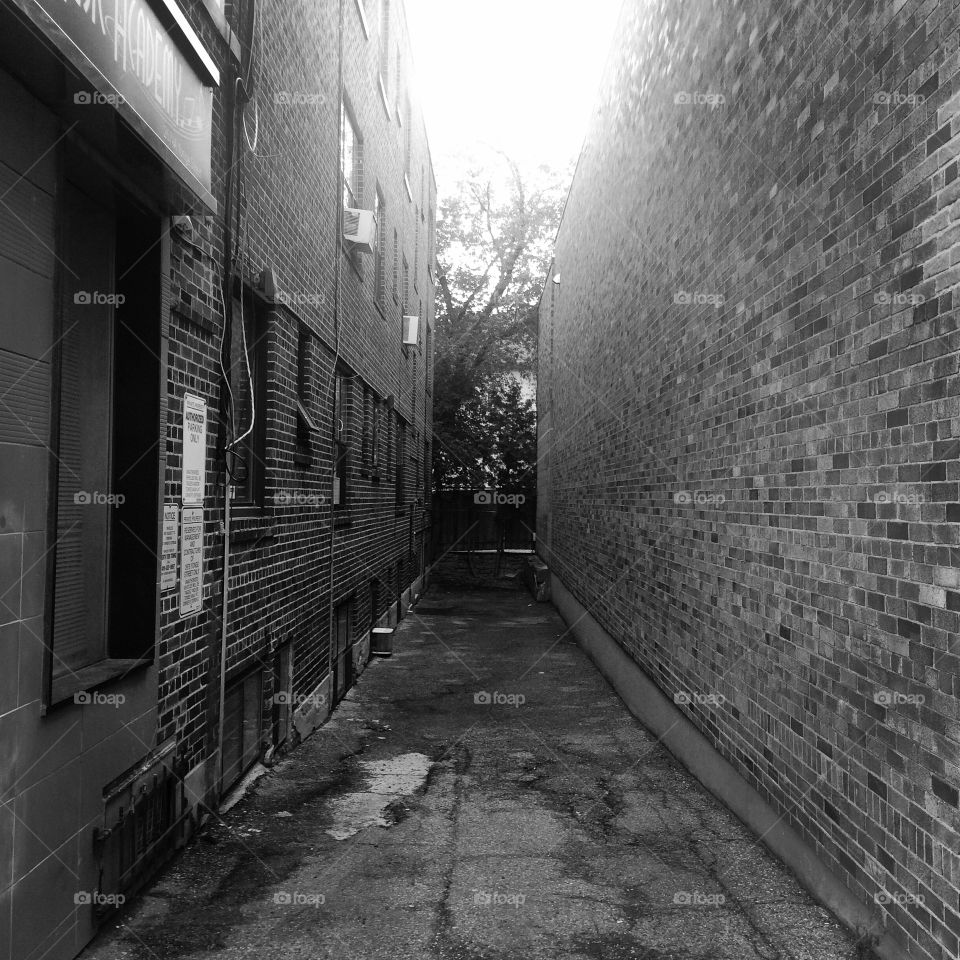 Alleyway in daylight 