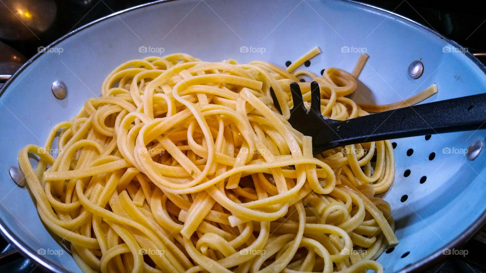 Spaghetti in colander