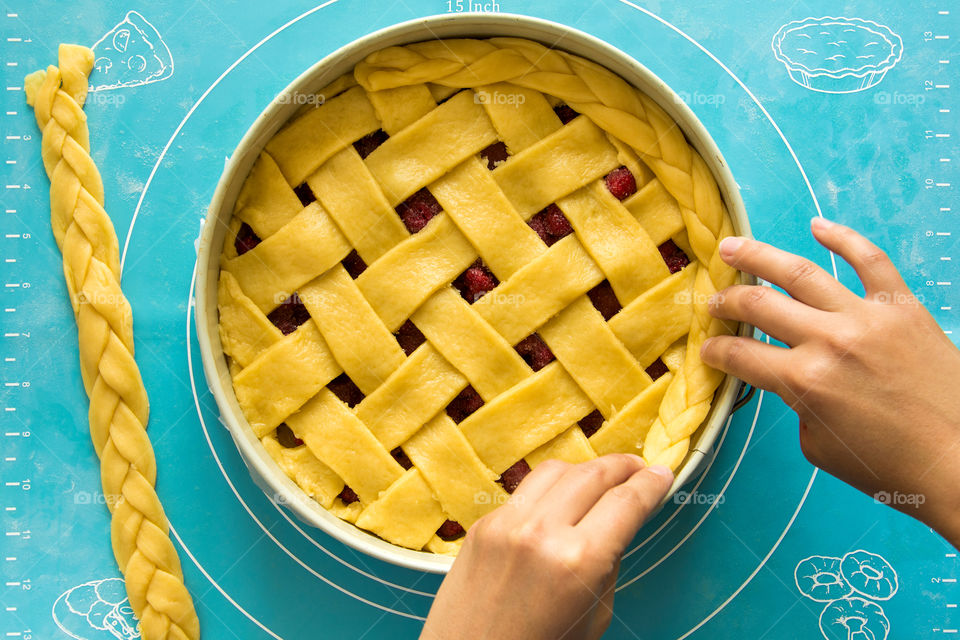 Cooking berry pie