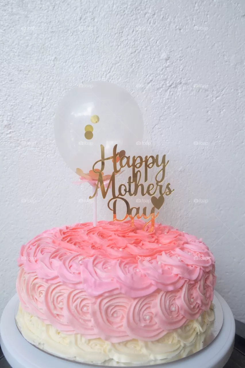 Mother's Day Cake I Baked for My Mother
