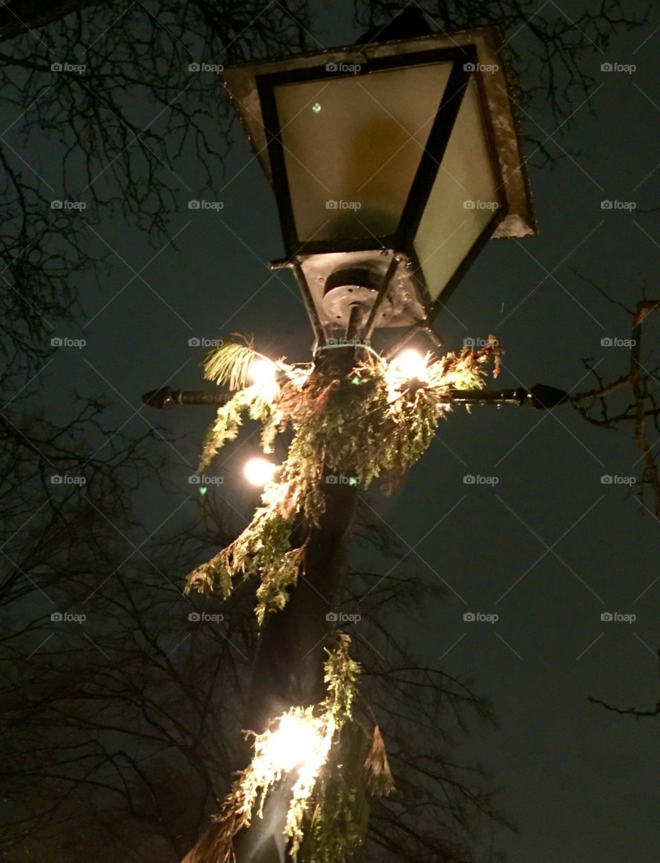 Light post with garland