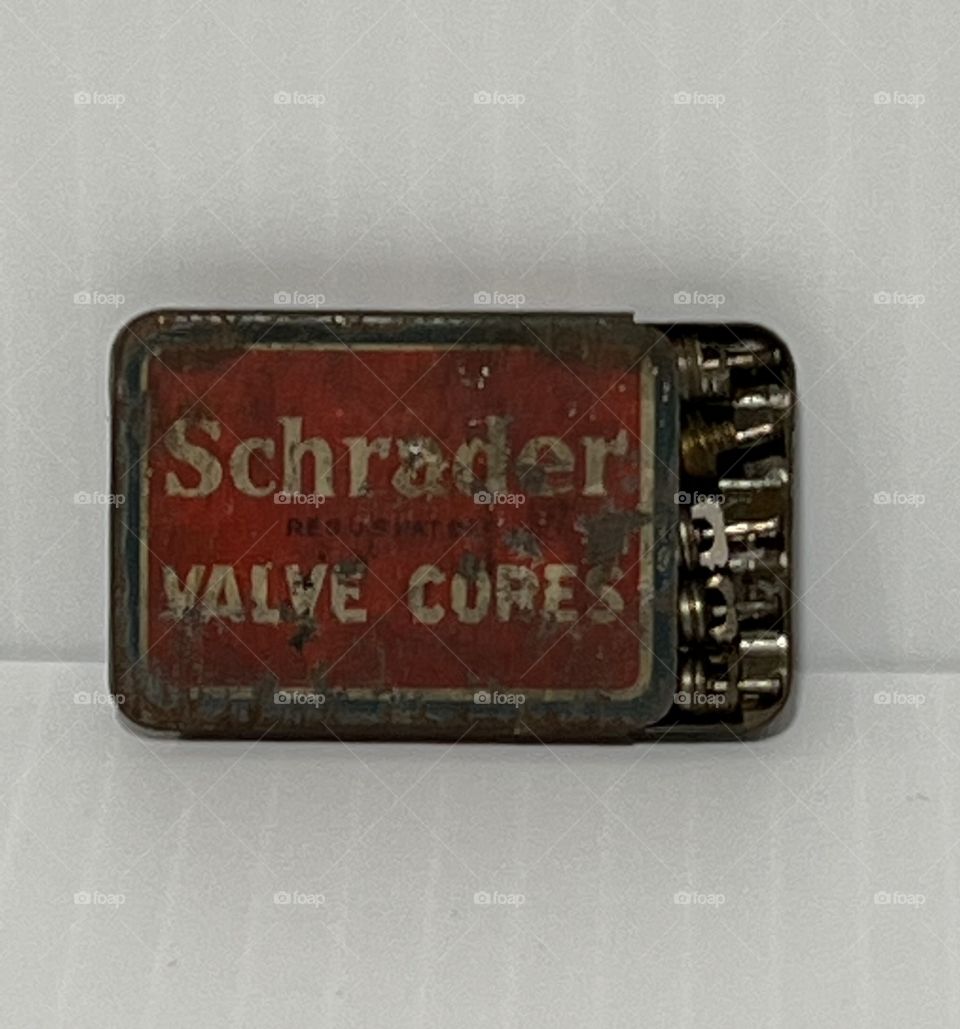 Schrader valve cores