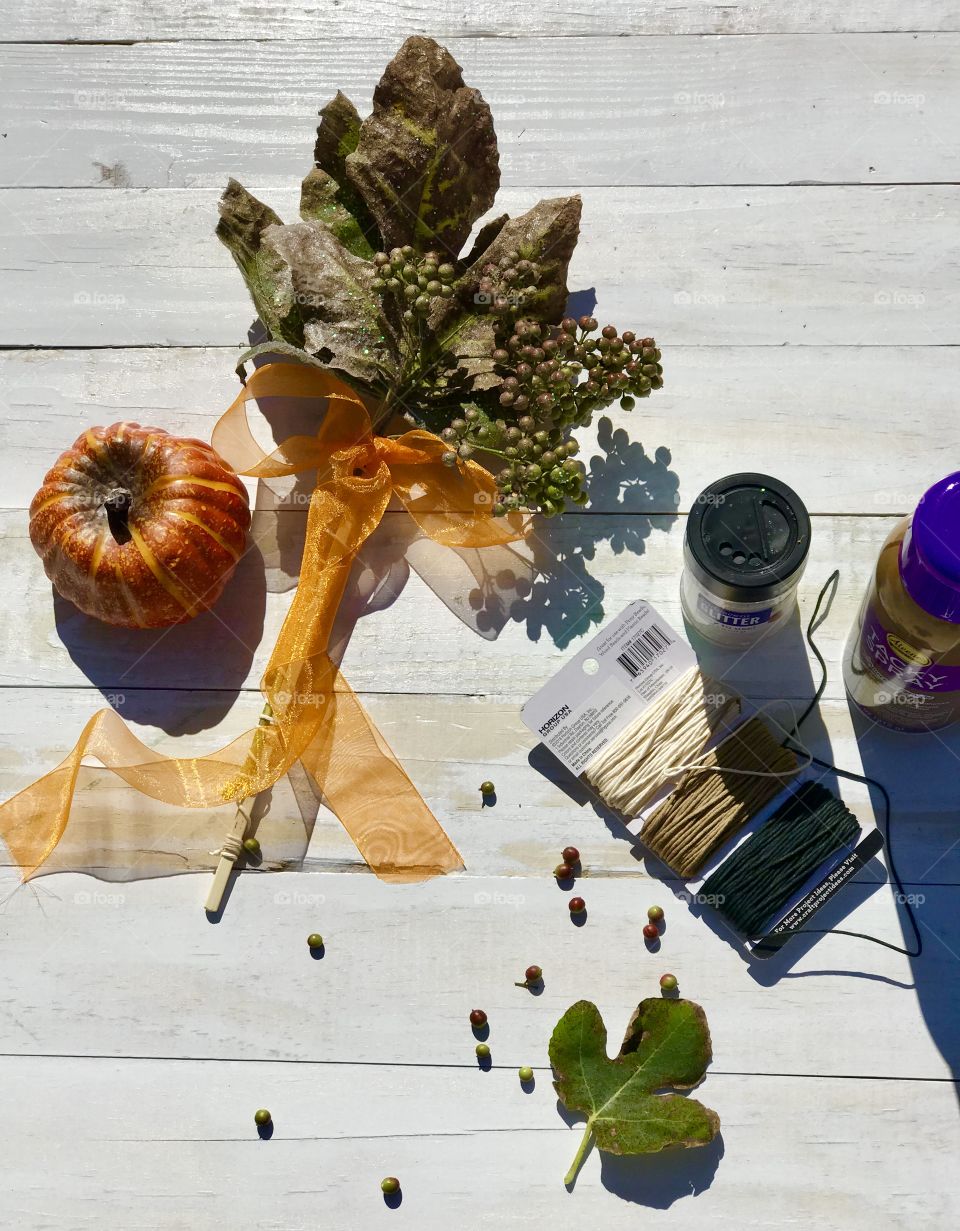 Making A Festive Table Piece With Fig Leafs