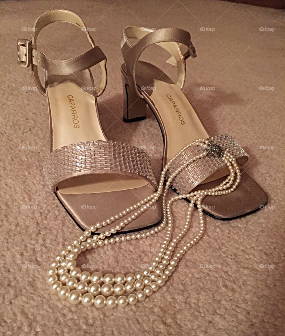 High heel shoes pearl necklace