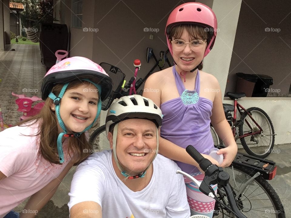 Uma tarde #feliz -
Fomos pedalar todos juntos; essas #meninas tão doces até lavaram as #bicicletas!!!
Sou apaixonado por essas #crianças tão amáveis...
😍
#bike #bicicleta #fotografia #felicidade #alegria #esporte #sorrisos #amor #pureza.
#AMOserPAI