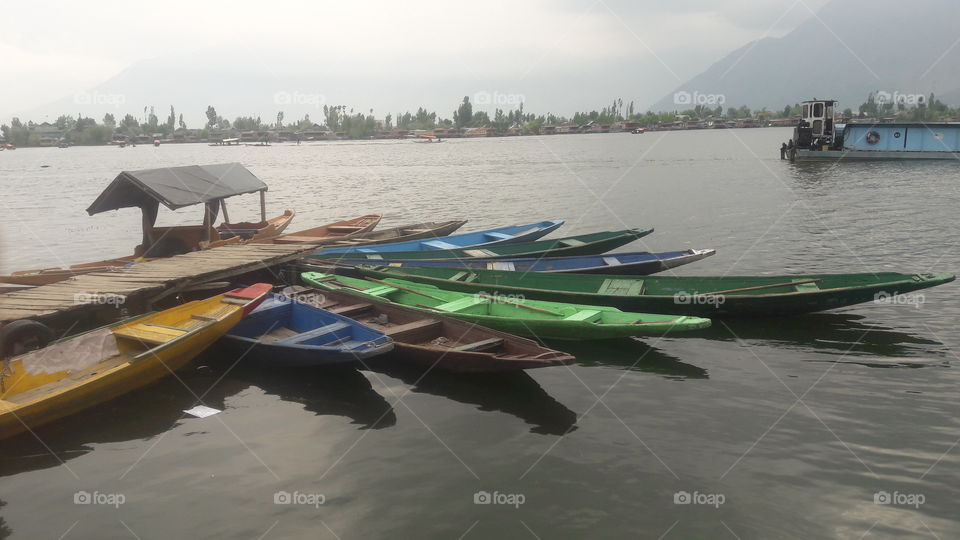 These types of boats are called "Dhoonghas" in local language. It is used by locals for their own travel from one place to another in Dale Lake itself.