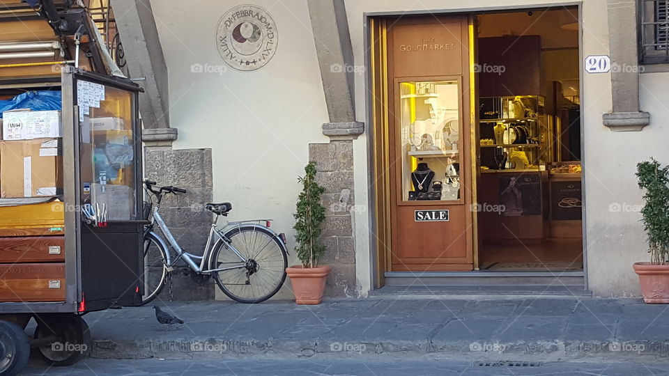 Bike and artisan shop in Florence