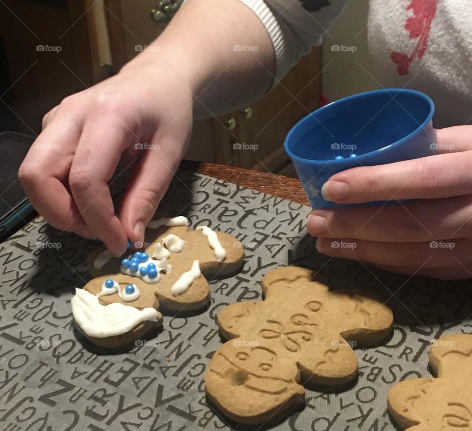 Decorating cookies