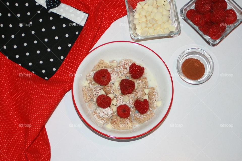 Cereal with Raspberries 
