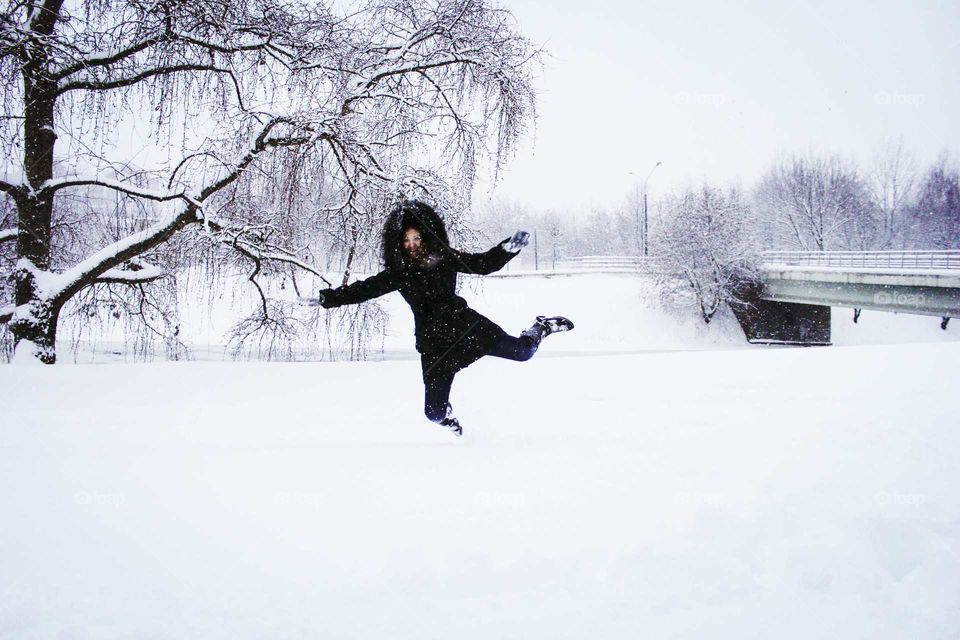 Girl jump on the snow.