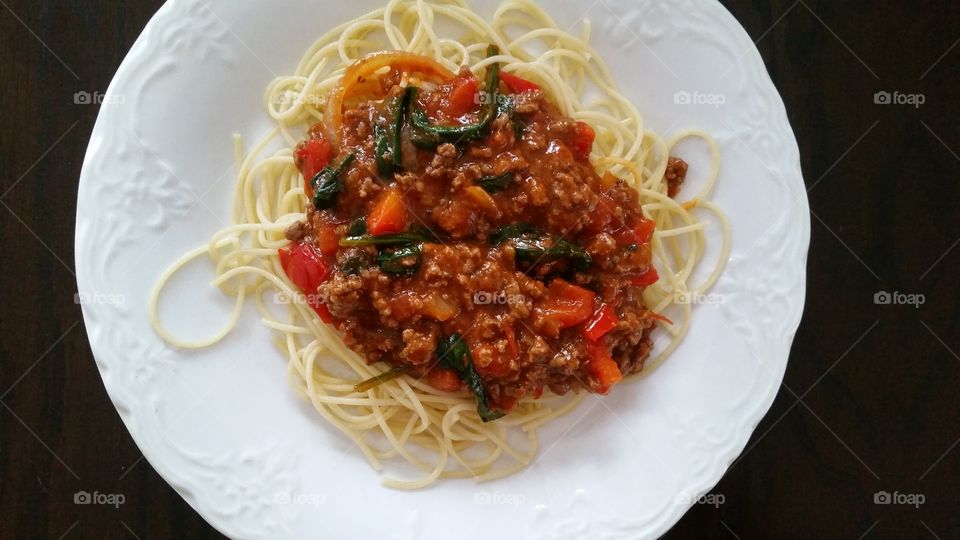 Close of spagetti with tomato sauce and meat