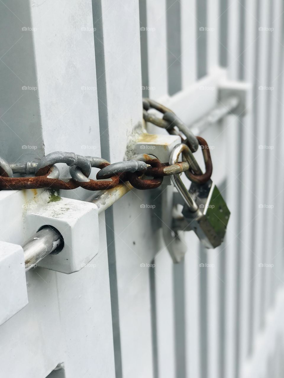 Rusted chain along with metal lock 