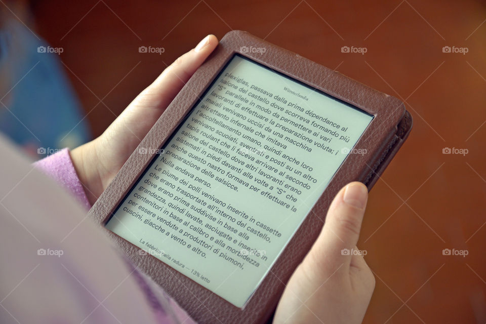 read a book on an e-reader