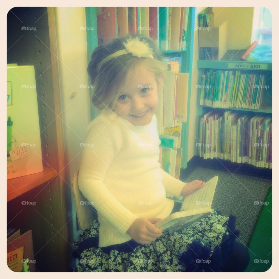 Library love. Beauty in a library. She loves books