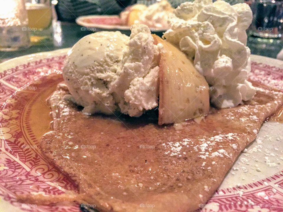 Crepe with flan and ice cream 