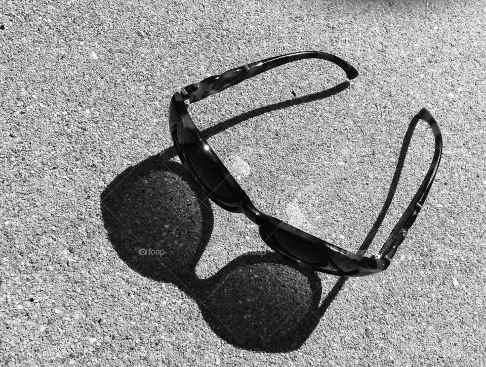 Sunglasses and shadows 