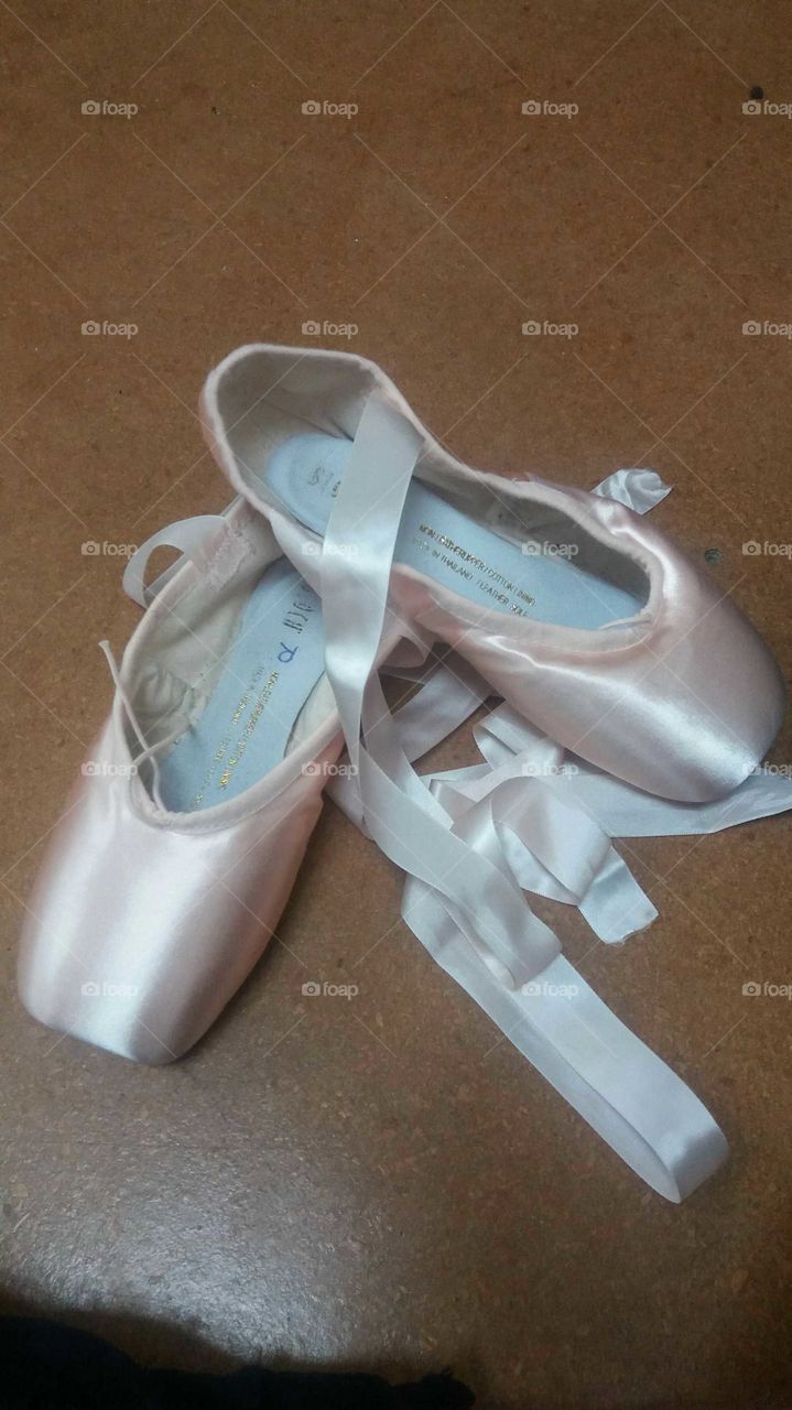 pointe shoes