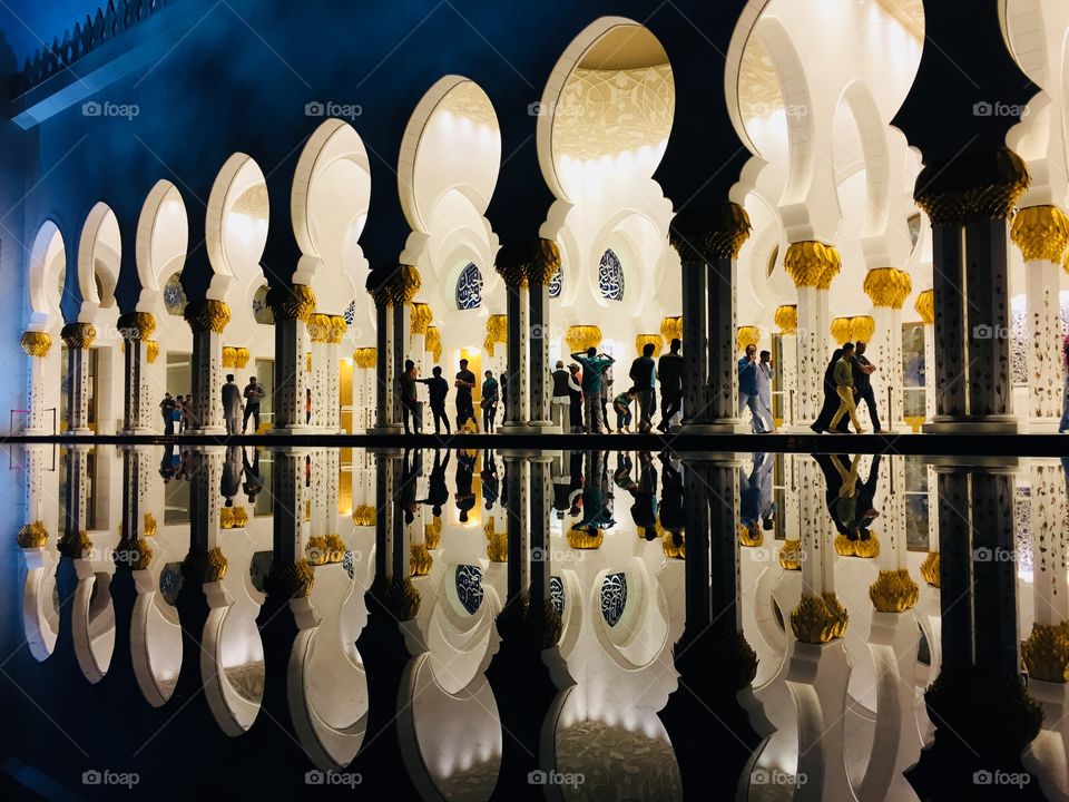 Sheikh Zayad Mosque gallery reflection 
