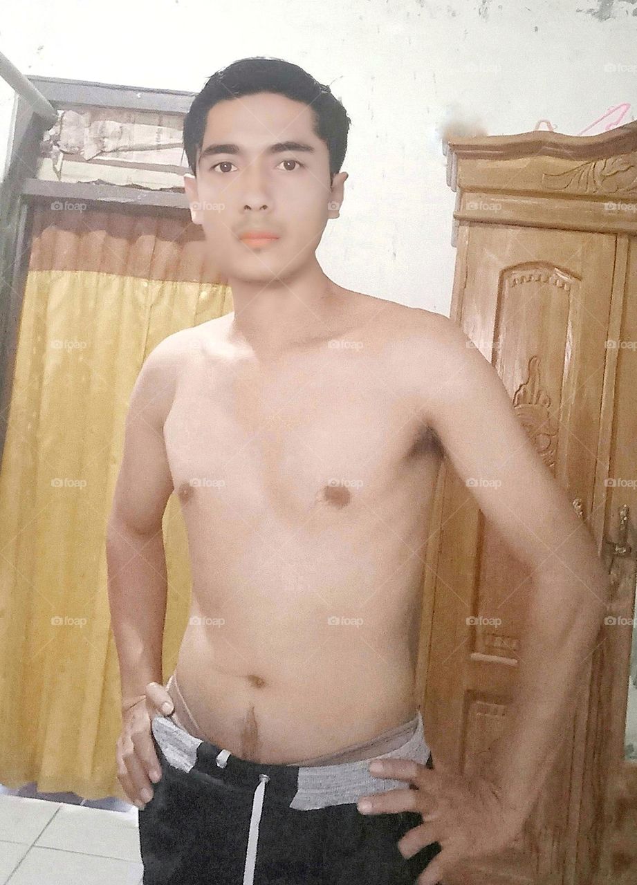 Stylish by not wearing clothes at night