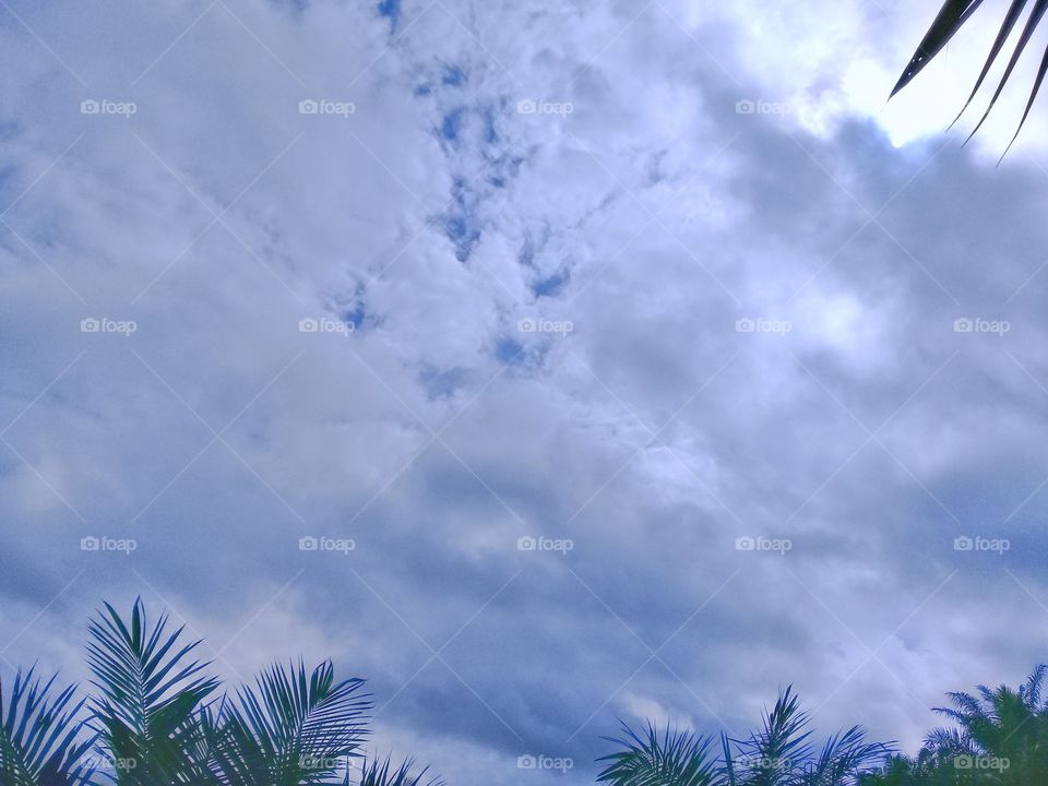 The characteristics of climate change from the rainy season to the dry season